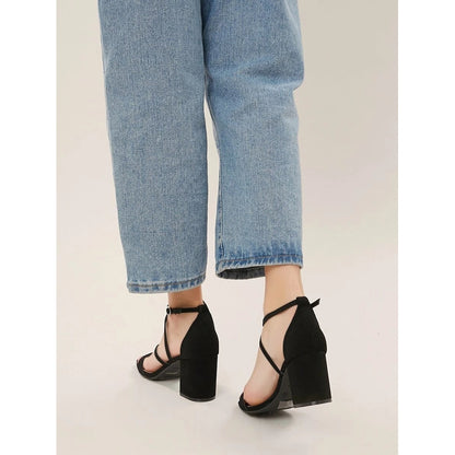 Modelo Mila 8 cms Talla Grande